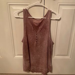 Distressed burgundy tank top! American Eagle size medium!